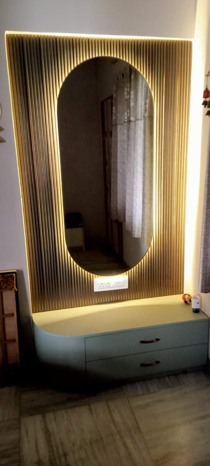 Wall Design & Dressing Console